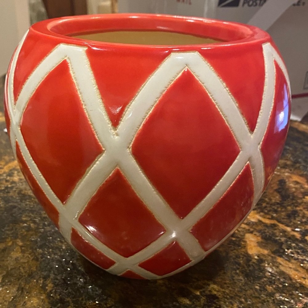 Done Potters ART POTTERY Hand Crafted VIETNAM Red Ivory.